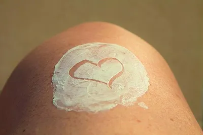 10 Best Sunscreens for Bald Heads That Absorb Clean and Never Shine