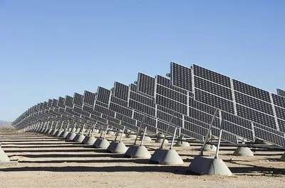 World map highlighting countries with high solar adoption